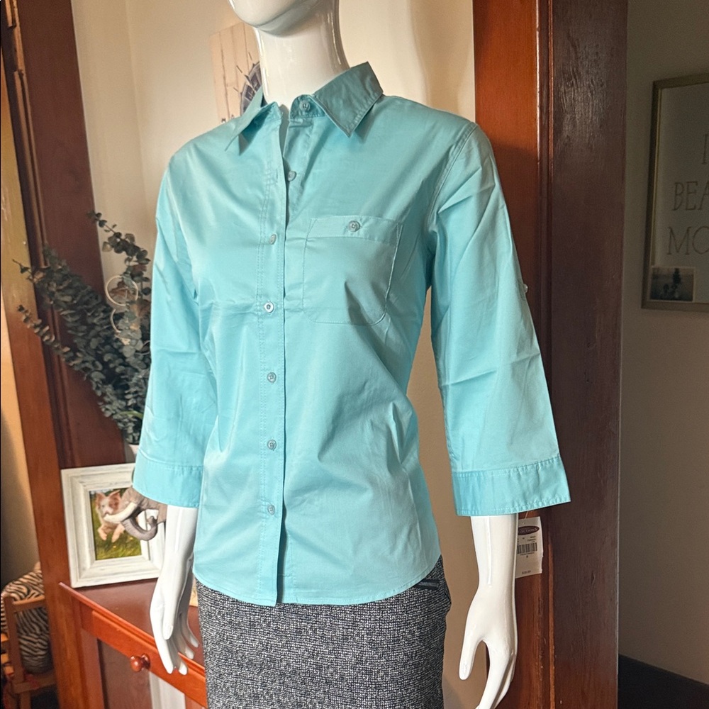 NWT northern reflections size small Aqua Button-Up Women's Top